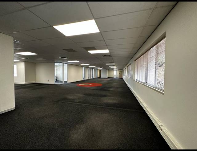 1,202.90M² OFFICE TO LET IN WOODMEAD
